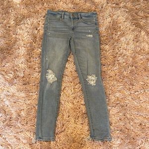 AMERICAN EAGLE ripped jeans